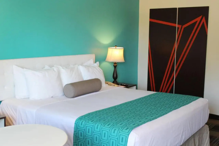 Howard Johnson Express Inn
