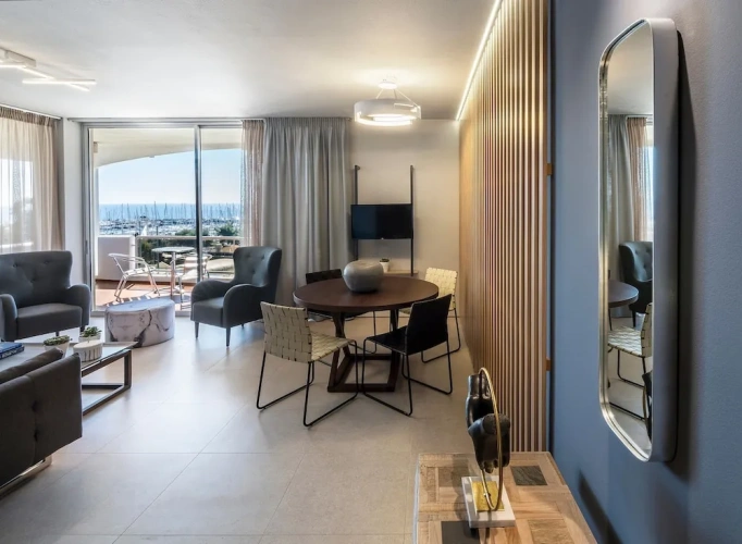 2 Bedrooms Premium Family Apartment with balcony and with sea view