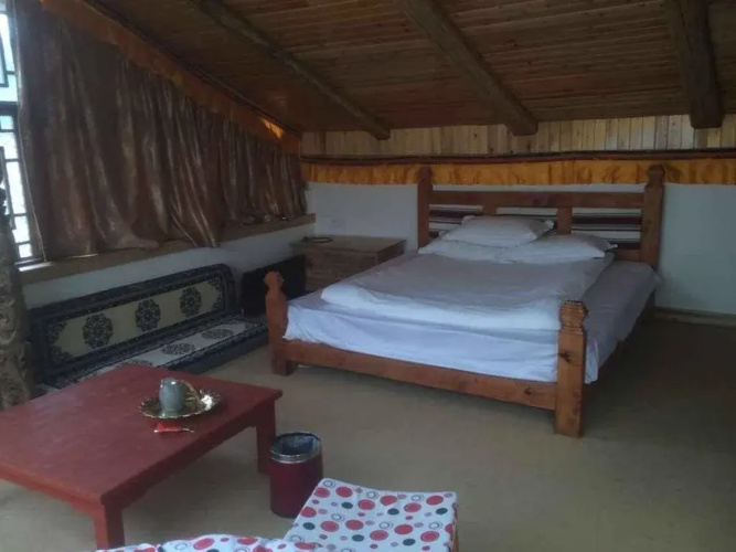 Yueliang Zhishang Hostel