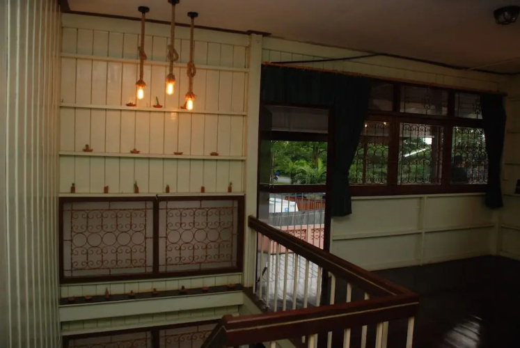 ME HUG Hostel&Restaurant