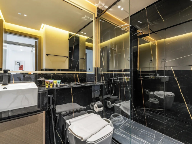 Jaw-Dropping Canal Views From This Stylish Condo