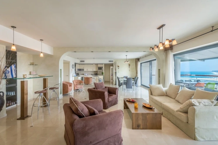 3 Bedrooms Royal Apartment with balcony and with sea view
