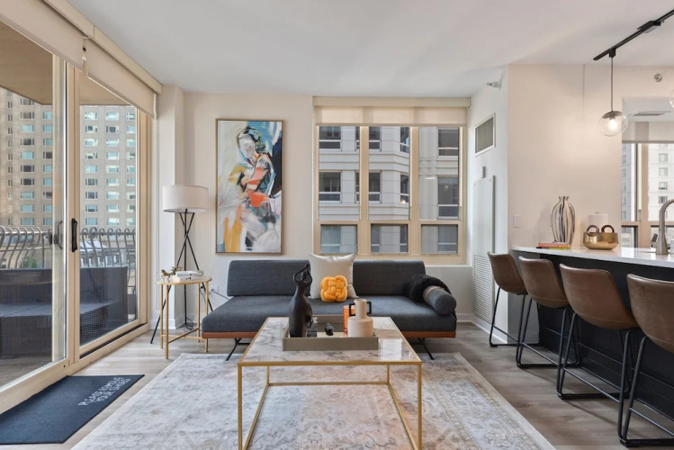 Near Riverwalk 2BR Private Balcony Downtown