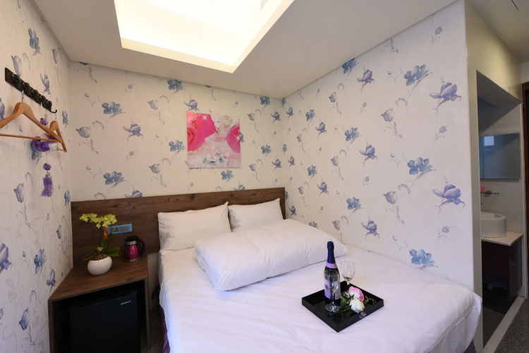 Hotel 99