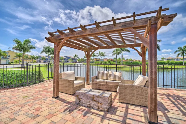 Upscale Florida Townhome - 1/2 Mi to Beach!