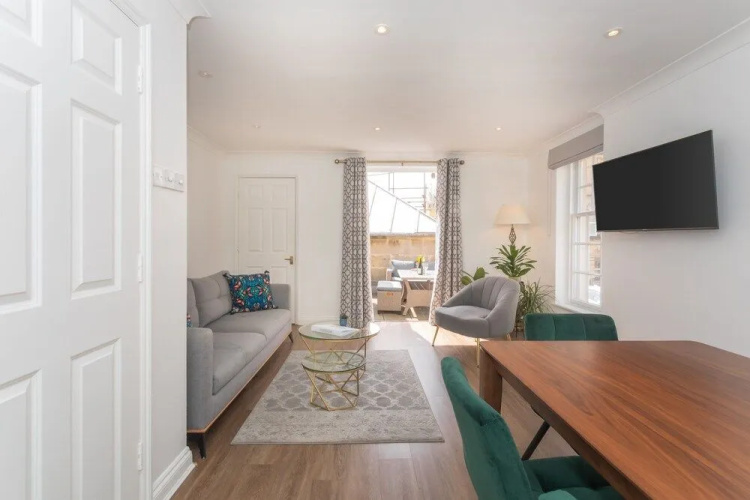 Crescent Mews