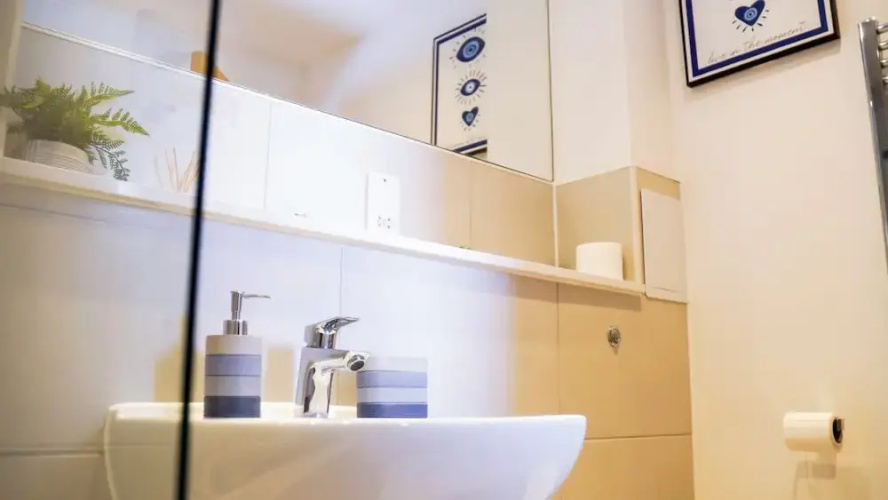 Halo Apartment