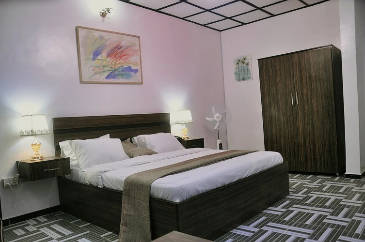 Jolie Suites