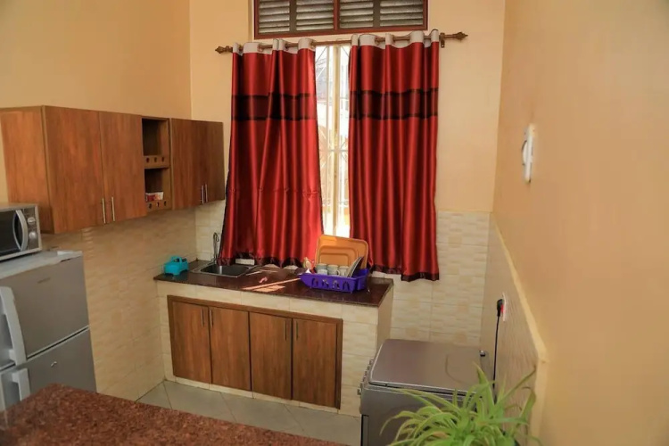 Kampala - Apartment - Sleeps 4 - Parking
