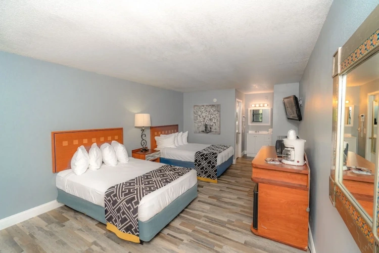 Deluxe Quadruple room with pool view