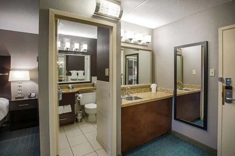 DoubleTree by Hilton Roseville Minneapolis photo 9