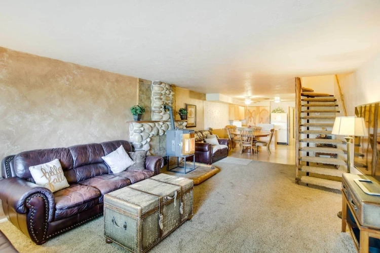 2 Bedrooms Apartment