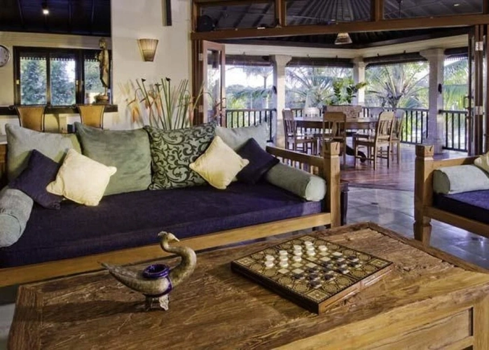 5 Bedrooms Villa