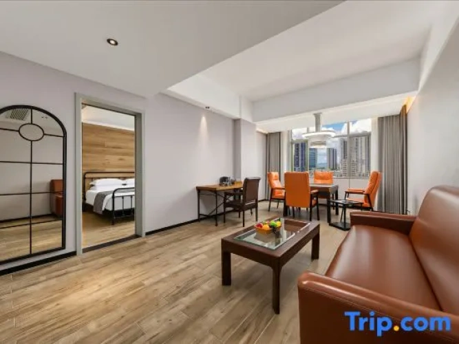 Deluxe Suite