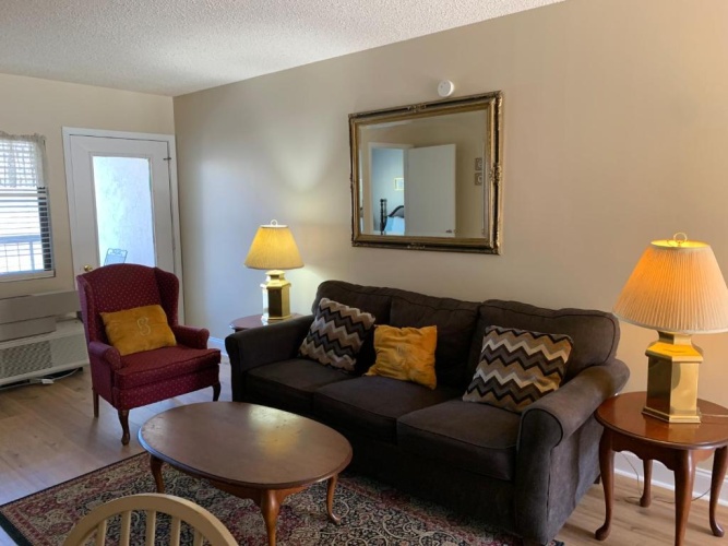 2 Bedrooms Apartment