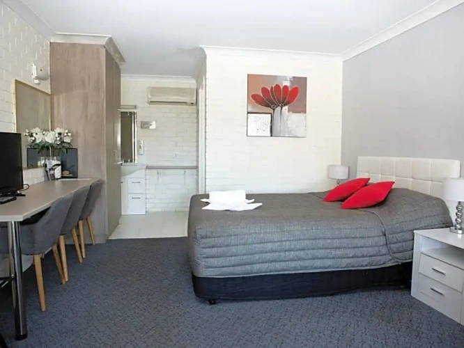 Standard Twin room with view
