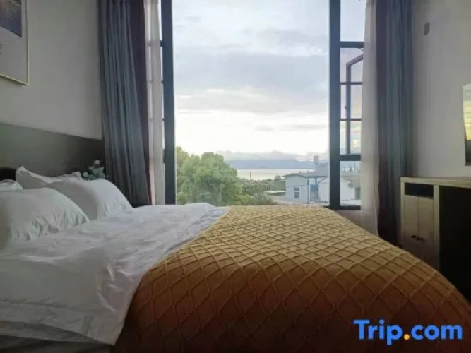 Standard room with lake view