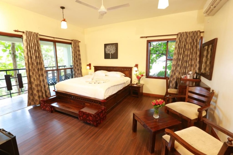 Superior Double room with balcony and with lake view