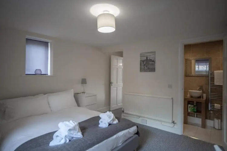 1 Willows Apartment