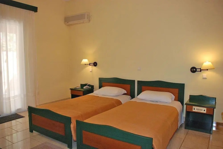 Paramonas Hotel