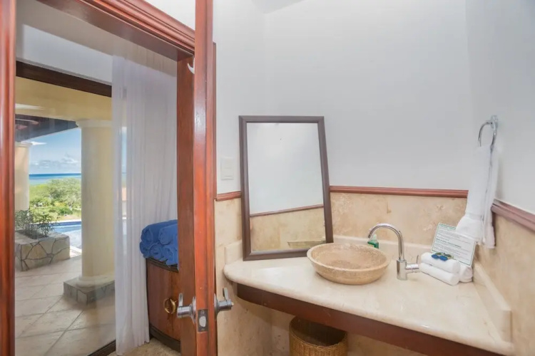 Pristine Bay 1108 4 Bedroom Home by RedAwning