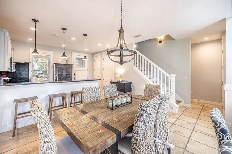 1282 Laurel Grove 3 Bedroom Home by RedAwning