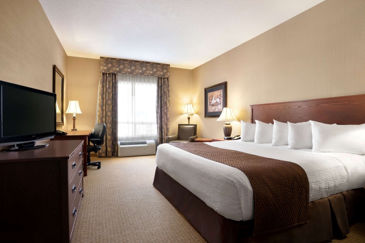 Days Inn & Suites by Wyndham Strathmore photo 6