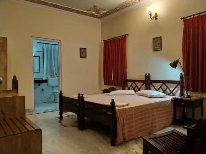 Anuraag Villa