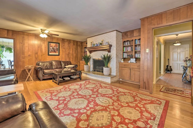Spacious Memphis Home - Walk to Graceland