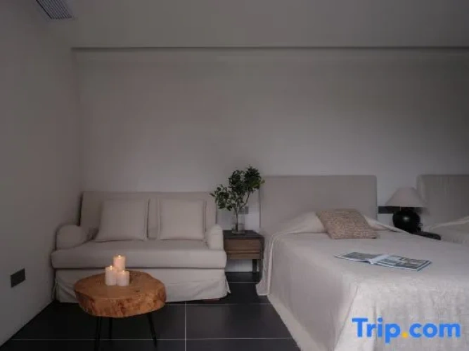 2 Bedrooms Suite with balcony