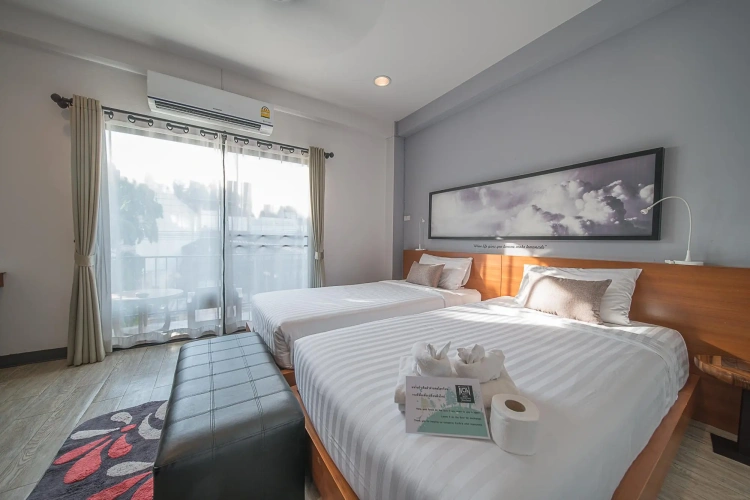 Standard Twin room with balcony