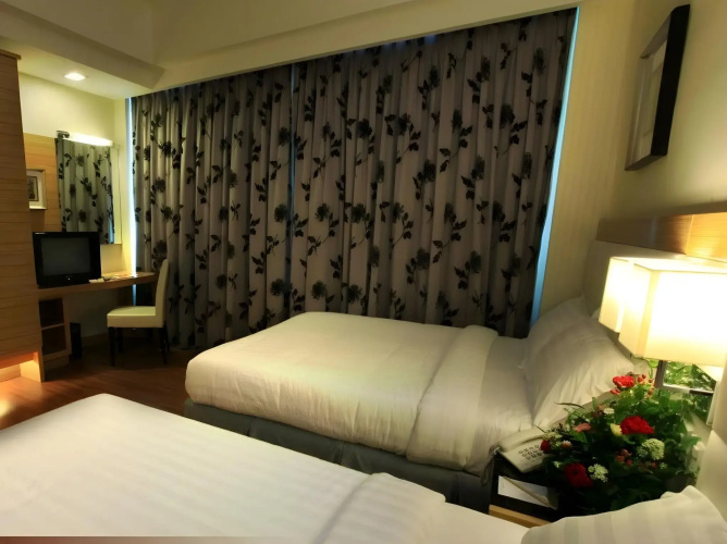 Crown Garden Hotel