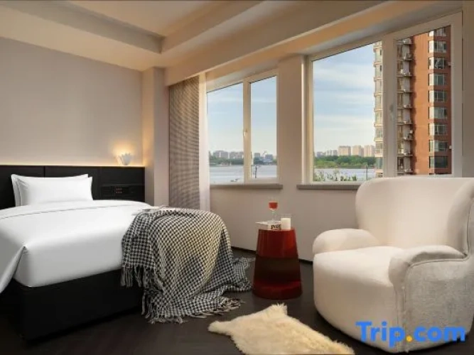 Standard Twin room with river view