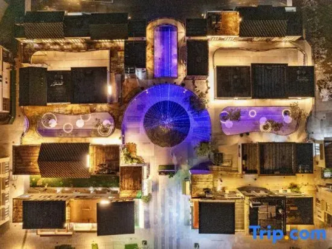 Hidden Rock Hot Spring Garden Hotel