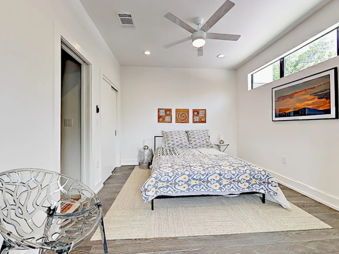 3br W/ Contemporary Kitchen, Patios 3 Bedroom Duplex