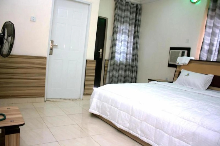 Mayoral Hotel & Suite