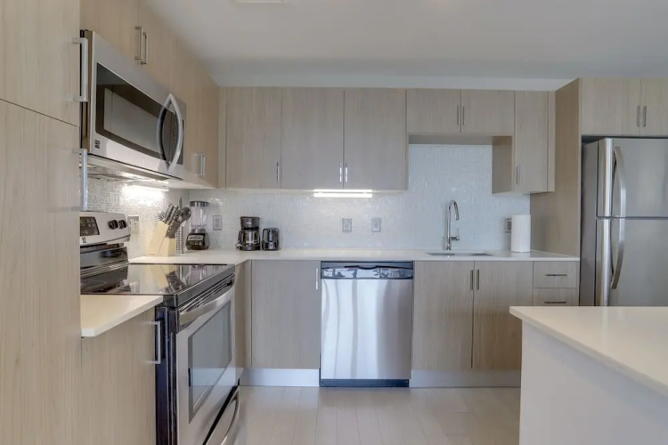 Wonderful 2BR Condo at Crystal City