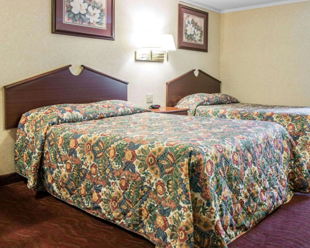 Rodeway Inn photo 8