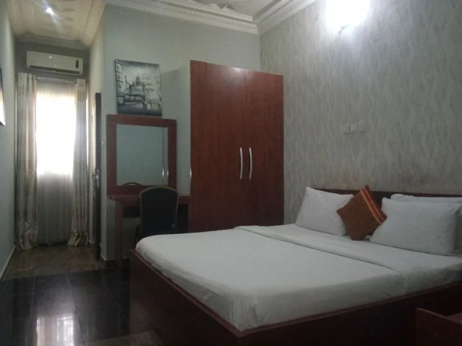 Bjorne Classic Suites