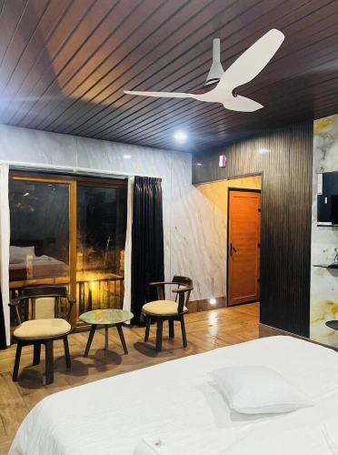 Standard room with balcony and beachfront