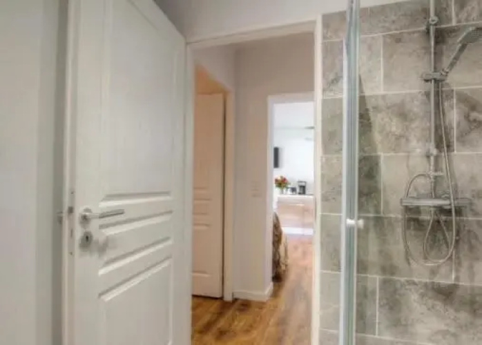 Appartement tranquille en bas de villa