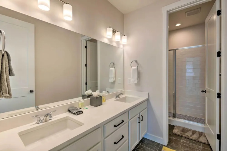 Inviting Hideout Townhome w/ Balcony & Lake Views!