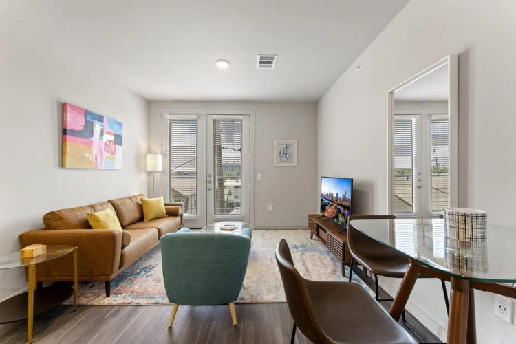 Prime Soco Quaint 1BR King Suite w Pool Parking