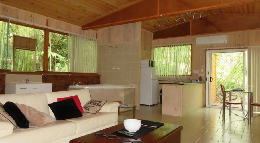 Treetops Accommodation Montville