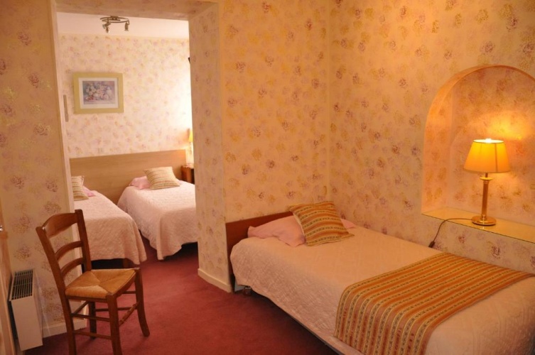 Standard Triple room