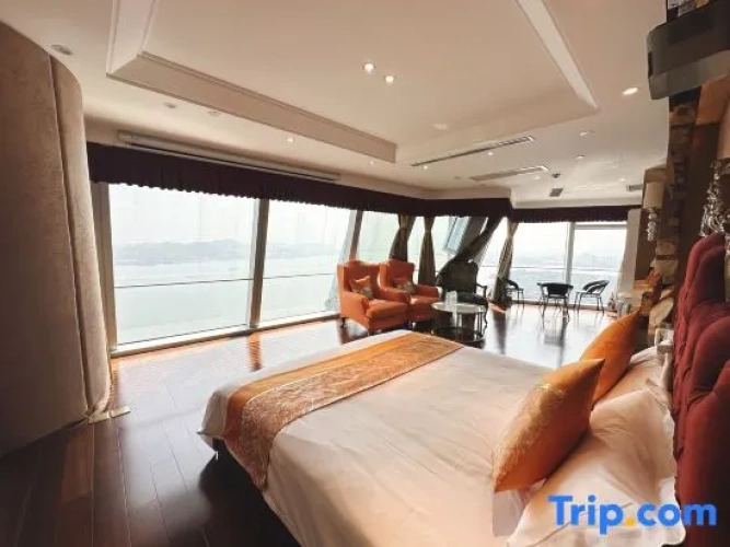 Deluxe Twin Family room with sea view