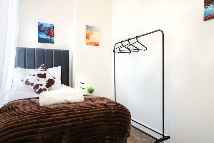 Cosy 4-bed - Sleeps 7, Garden & Pet-friendly