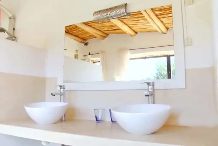 5 Bedrooms Villa