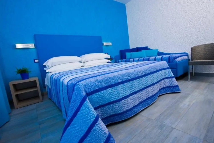 Standard Triple room