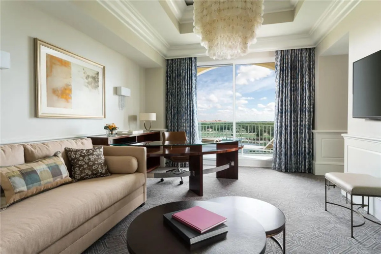 The Ritz-Carlton Naples, Tiburón